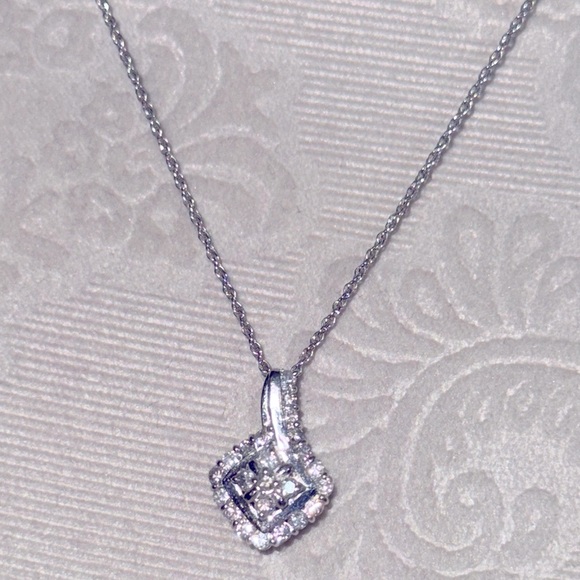 PLATINUM & DIAMONDS 💎 Pendant & Necklace! 850/900 0.50 CARATS - Picture 1 of 1